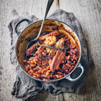 Baked beans with smoked bacon, pork belly & molasses